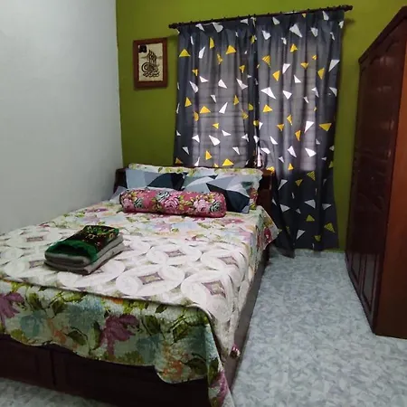 Homestay Opah Parit Buntar, Perak Exterior photo