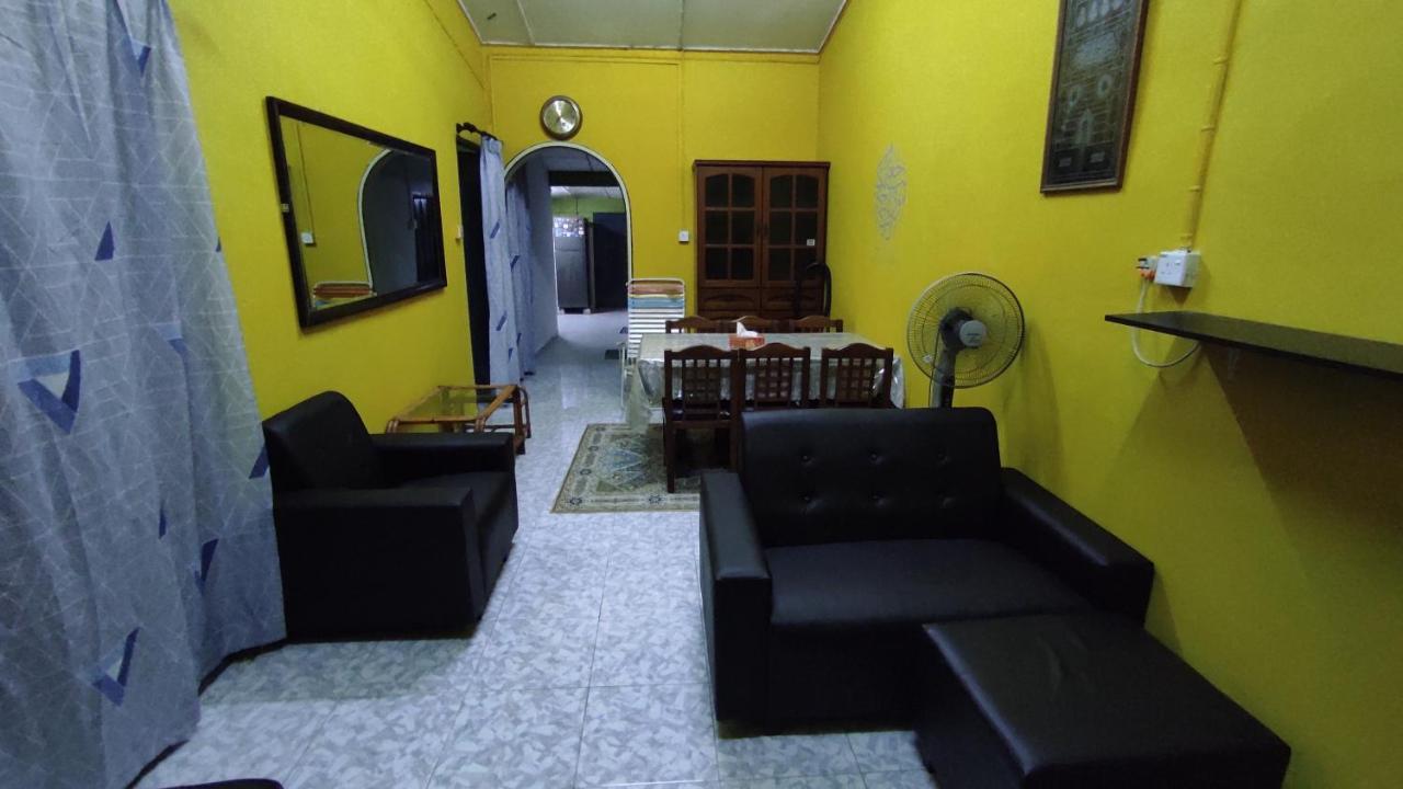 Opah Parit Buntar, Perak Holiday home *