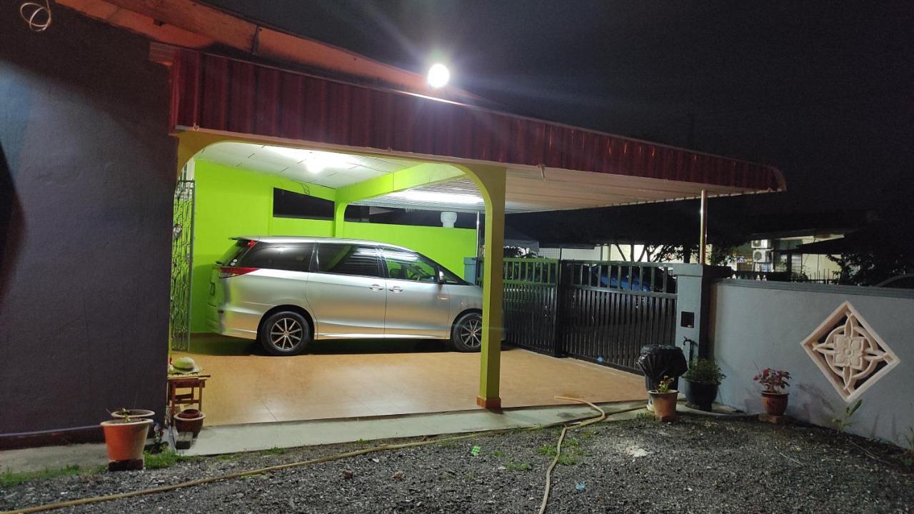 Opah Parit Buntar, Perak Holiday home