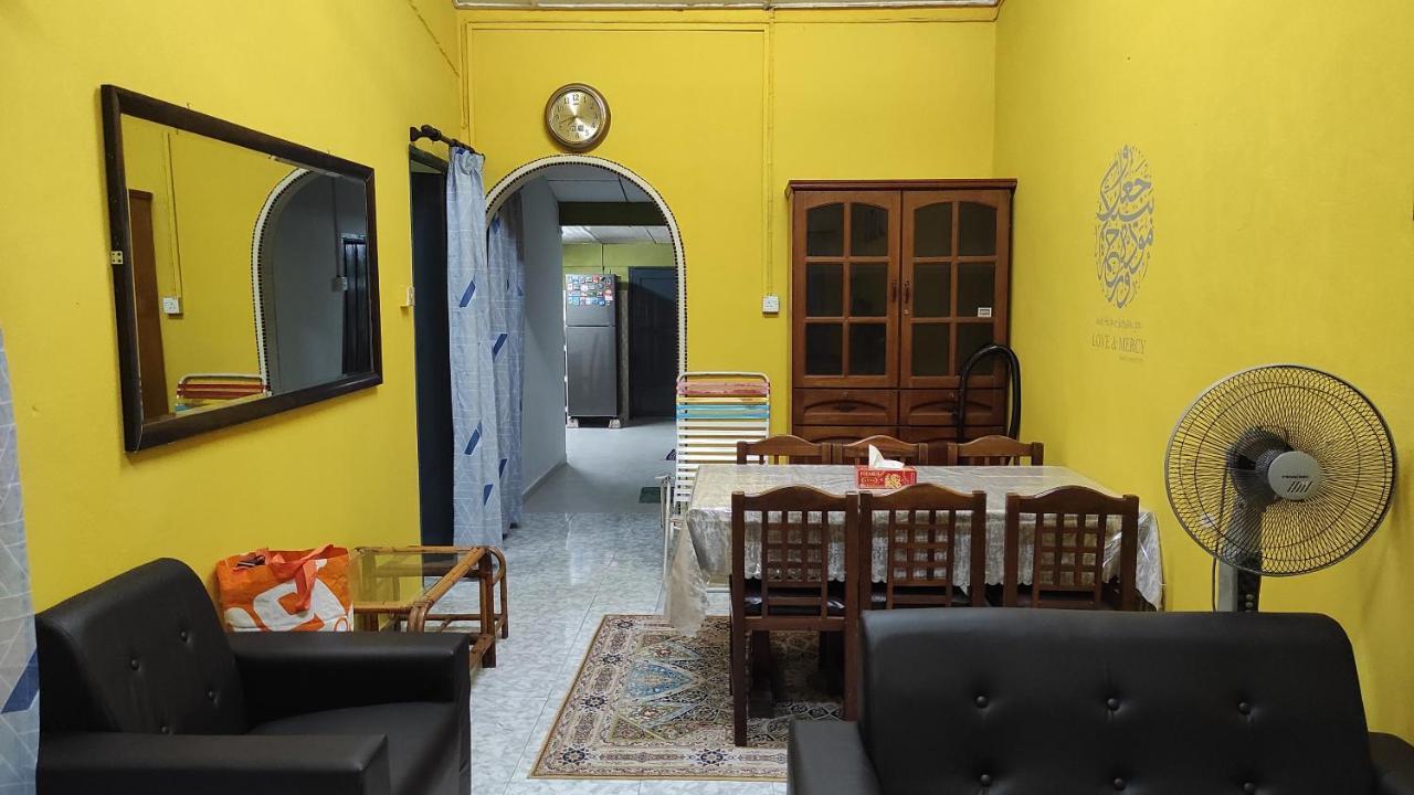 Opah Parit Buntar, Perak Holiday home