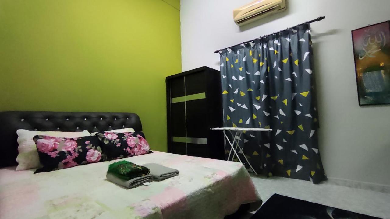 Opah Parit Buntar, Perak Holiday home